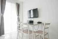 Ruang untuk Umum Comfortable Design Studio Fully Furnished at Citra Living Apartment By Travelio