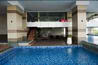 Swimming Pool Comfort and Cozy 2BR Loft Apartment at Maqna Residence By Travelio