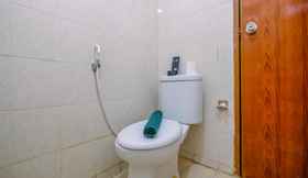 In-room Bathroom 6 Comfort 2BR Apartment at Bogor Mansion By Travelio