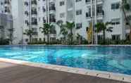 Kolam Renang 5 Modern and Elegant Signature Park Grande Apartment Studio Apartment By Travelio