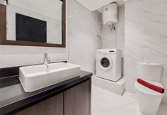 Bilik Mandi dalam Bilik 6 Comfort and Nice 1BR at Branz BSD City Apartment By Travelio