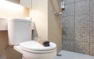 In-room Bathroom 6 Nice and Fancy 2BR at GP Plaza Apartment By Travelio