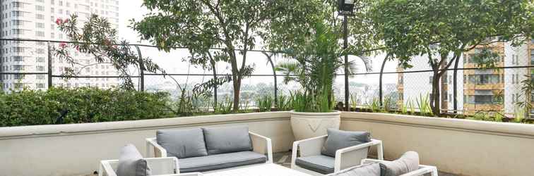 Lobi Exclusive 2BR Apartment at The Bellezza with City View By Travelio