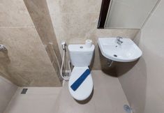 In-room Bathroom 5 Homey and Comfort Studio at Transpark Bintaro Apartment By Travelio