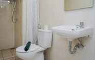 In-room Bathroom 5 Fresh and Nice 2BR Apartment at M-Town Residence By Travelio
