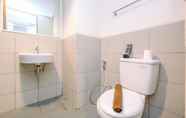 In-room Bathroom 4 Nice and Fancy Studio at Bogor Icon Apartment By Travelio