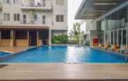 Kolam Renang 5 Nice and Fancy Studio at Bogor Icon Apartment By Travelio