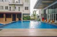 สระว่ายน้ำ Nice and Fancy Studio at Bogor Icon Apartment By Travelio