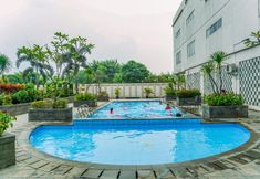 Kolam Renang 6 Comfort Studio Apartment at Margonda Residence 3 By Travelio