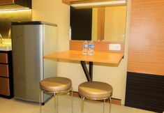 Ruang untuk Umum 3 Cozy Warm Studio Room Signature Park Grande Apartment By Travelio