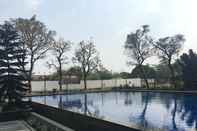 Swimming Pool Spacious 1BR at Apartment The Edge Bandung By Travelio
