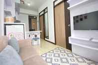 Common Space Homey 2BR Furnished at Apartment The Edge Bandung By Travelio