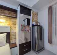 Ruang Umum 3 Homey and Simple Studio Room at Paltrow Apartment By Travelio