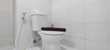 In-room Bathroom 5 Homey and Simple Studio Room at Paltrow Apartment By Travelio