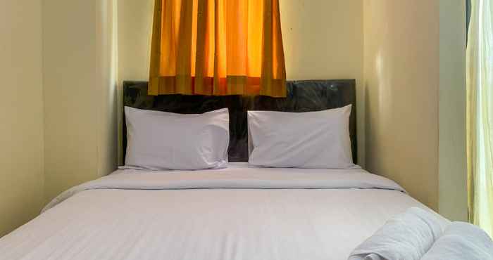 Kamar Tidur Cozy and Warm Studio No Kitchen at Kebagusan City Apartment By Travelio