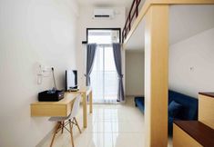 Common Space 3 Comfort Studio Room Apartment at Dave By Travelio