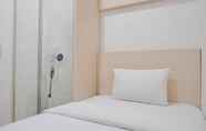 Kamar Tidur 2 Warm and Comfort 2BR at Parkland Avenue Apartment By Travelio