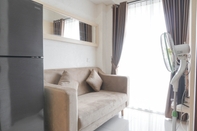 Ruang untuk Umum Warm and Comfort 2BR at Parkland Avenue Apartment By Travelio