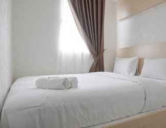 Phòng ngủ 2 Warm and Comfort 2BR at Parkland Avenue Apartment By Travelio