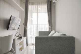 Ruang Umum 4 Homey and Minimalist 1BR at Belmont Residence Puri Apartment By Travelio