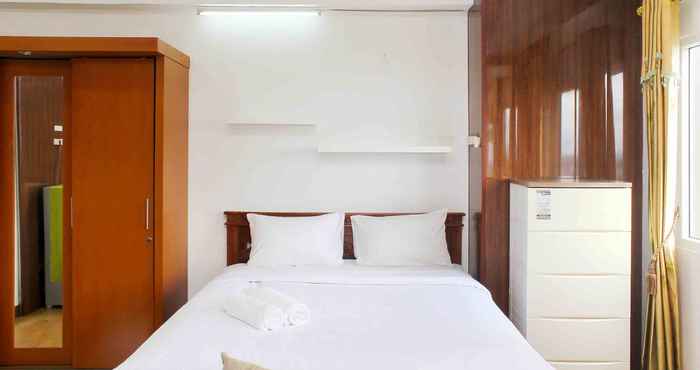 ห้องนอน Comfort and Nice Studio at Sunter Park View Apartment By Travelio