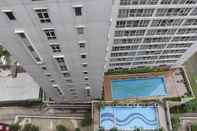 Swimming Pool Tidy and Homey Studio Taman Melati Margonda Apartment near Campus By Travelio