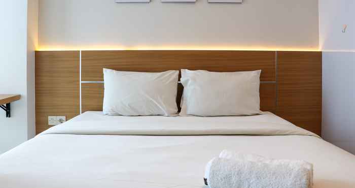 Bedroom Comfy and Elegant Studio at Tamansari Iswara Apartment By Travelio