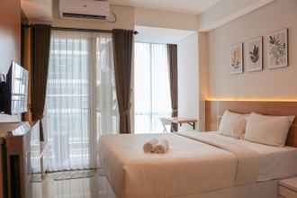 Kamar Tidur 4 Comfy and Elegant Studio at Tamansari Iswara Apartment By Travelio