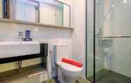 Toilet Kamar 5 Great Location Studio at The Newton Ciputra World 2 By Travelio Premium