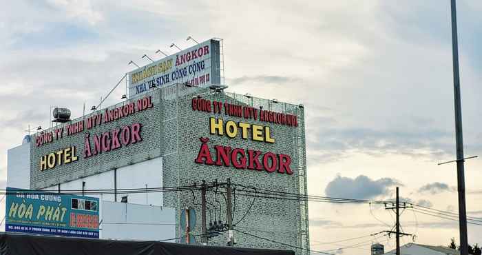 Bên ngoài Angkor Hotel HCM