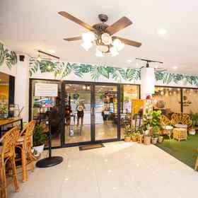 Lobby 1 The Readers Cafe and Rooms, Khách sạn สุขสบาย วิลล่า