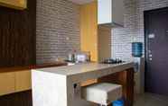 Ruang Umum 4 2BR Comfortable Nifarro Park Apartment By Travelio