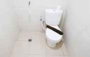 Toilet Kamar 5 Studio Clean with Connected to Mall at Orchard Supermall Mansion Apartment By Travelio