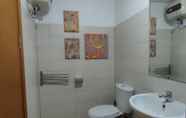 Toilet Kamar 3 STUDIO Trembesi 1801 Woodland Park By Mofu