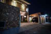 Bangunan V Living 4 Bed Room House