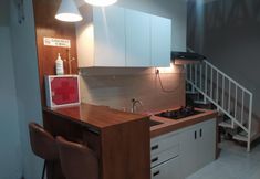 Layanan Hotel 5 V Living 4 Bed Room House