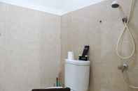 Toilet Kamar Elegant and Nice 2BR at 29th Floor Green Bay Pluit Apartment By Travelio