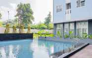 Swimming Pool 4 Simply and Warm Studio Room at Urbantown Serpong Apartment By Travelio