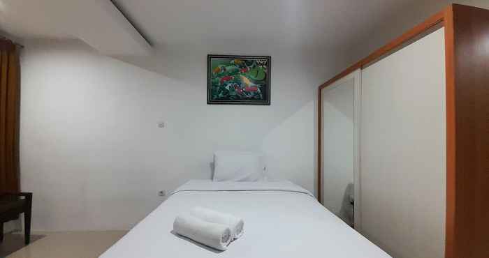 Bedroom Comfort Stay and Homey Studio at Green Park Yogyakarta Apartment By Travelio