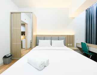 Kamar Tidur 2 Cozy Stay and Comfort 1BR at The Alton Apartment By Travelio