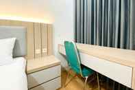 Ruang untuk Umum Cozy Stay and Comfort 1BR at The Alton Apartment By Travelio