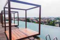 Kolam Renang Simply and Great Location Studio at Grand Kamala Lagoon Apartment By Travelio