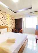 BEDROOM Modern Studio Room at Emerald Towers Bandung Apartment By Travelio