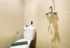 In-room Bathroom 4 Modern Studio Room at Taman Melati Jatinangor Apartment By Travelio