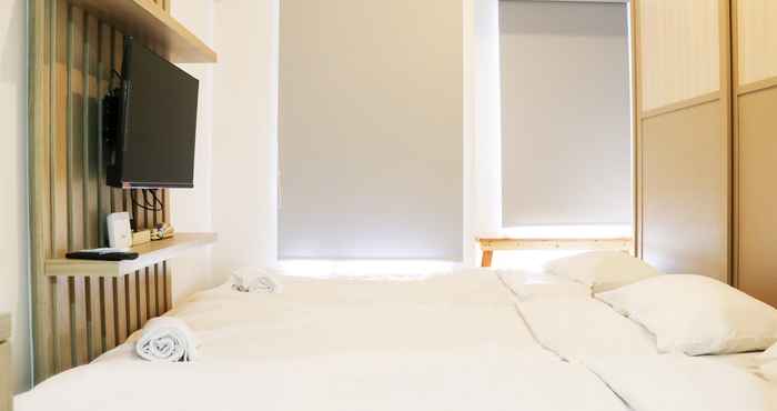 Bedroom Cozy Living Studio at High Floor Tokyo Riverside PIK 2 Apartment By Travelio