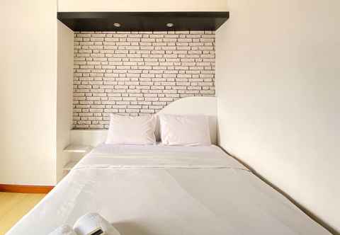 Bedroom Homey 2BR Apartment at Gateway Ahmad Yani Cicadas By Travelio