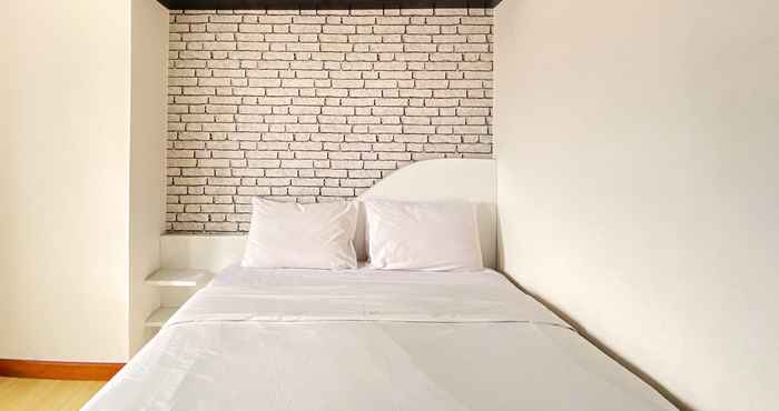 Bedroom Homey 2BR Apartment at Gateway Ahmad Yani Cicadas By Travelio