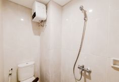 In-room Bathroom 5 Minimalist Studio at Serpong Garden Apartment By Travelio