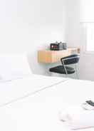 BEDROOM Simply Look Studio Room Apartment at Tamansari Mahogany Karawang By Travelio