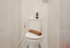 In-room Bathroom 4 Simply and Cozy Studio at Serpong Garden Apartment By Travelio